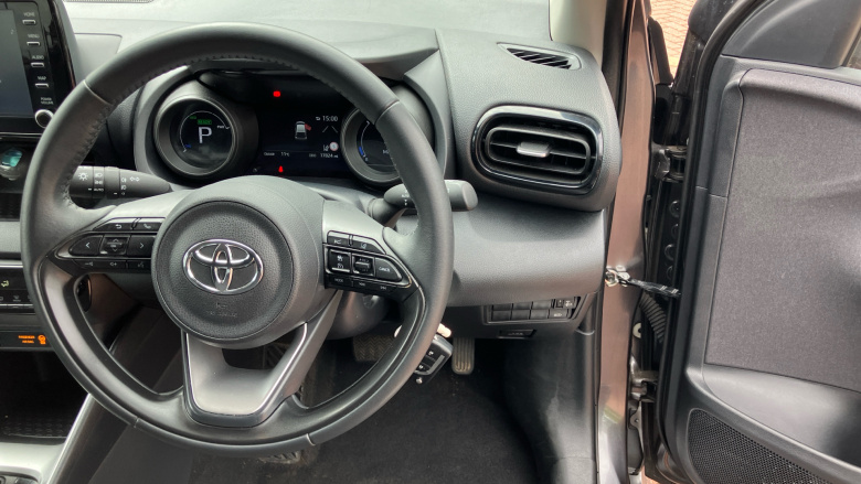 Toyota Yaris 1.5 Hybrid Design 5dr CVT Hybrid Hatchback